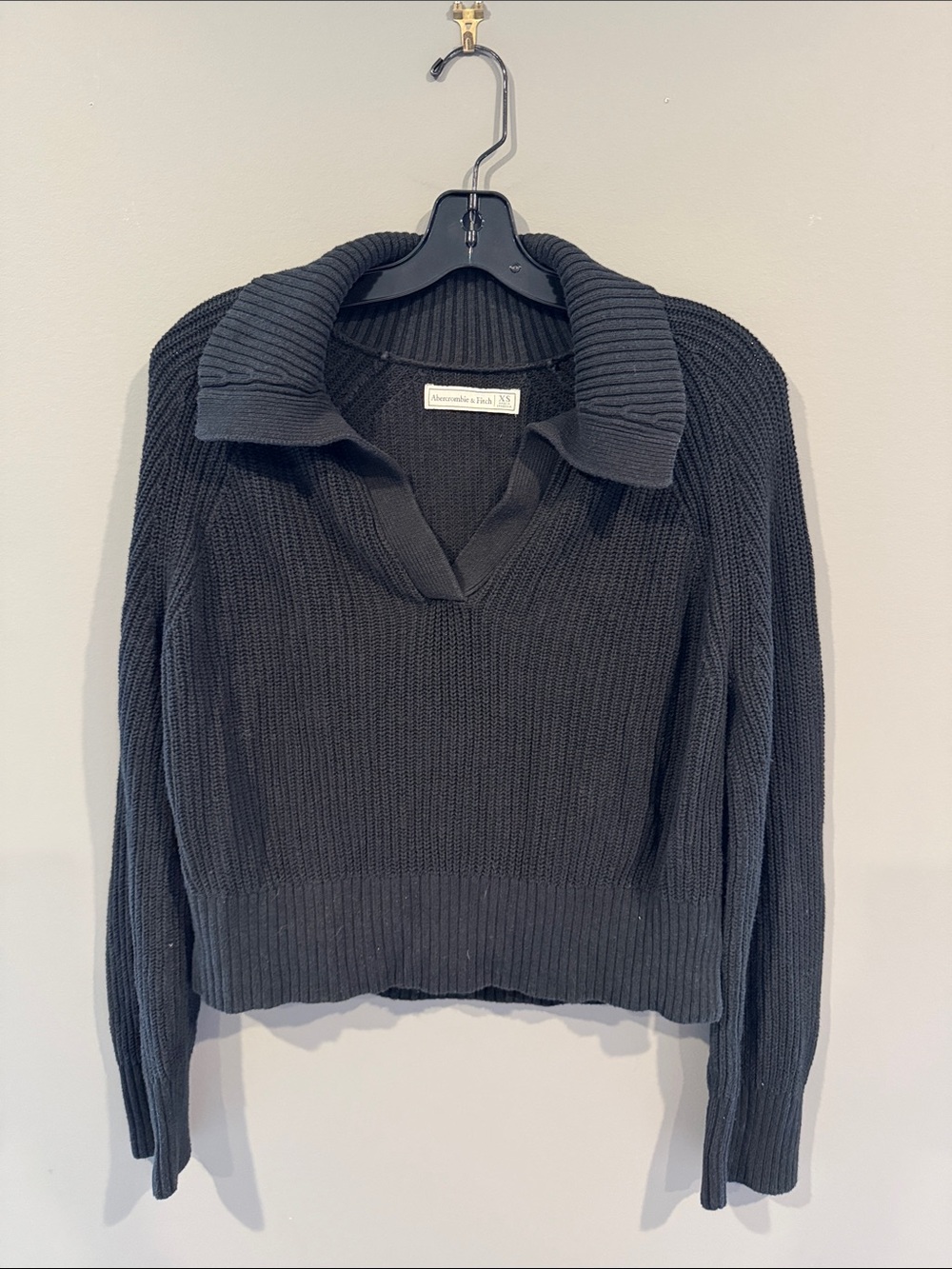Abercrombie & Fitch Black V-Neck Collared Ribbed Women's Sweater - Picture 2 of 3